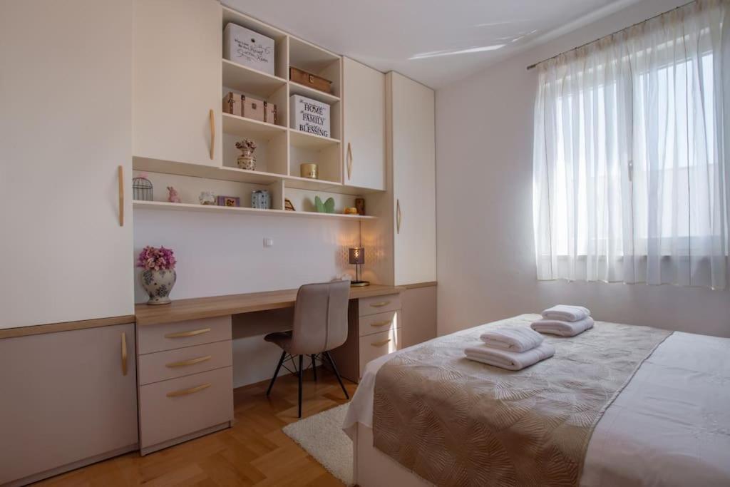 Sea View- Spacious Apartment With Shared Pool Split Exterior foto