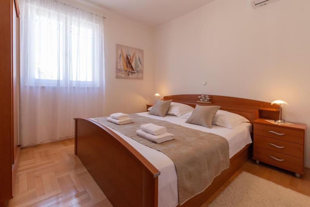Sea View- Spacious Apartment With Shared Pool Split Exterior foto