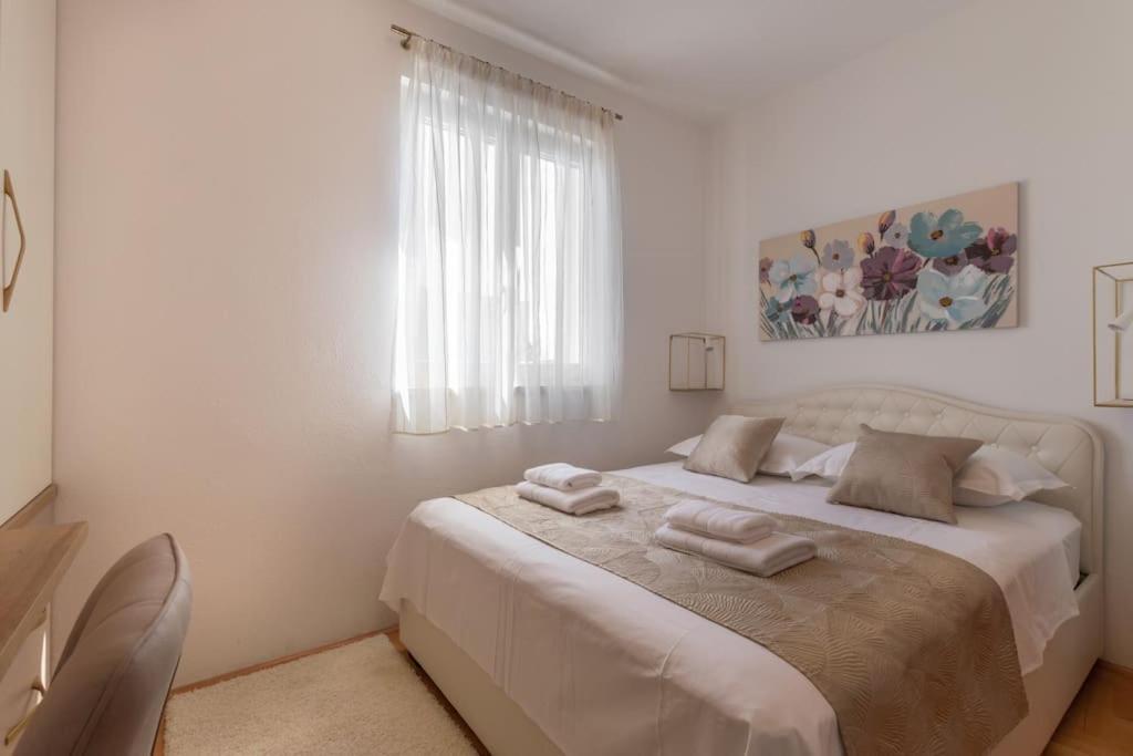 Sea View- Spacious Apartment With Shared Pool Split Exterior foto