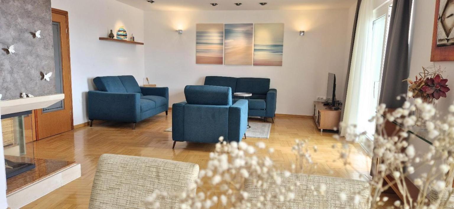 Sea View- Spacious Apartment With Shared Pool Split Exterior foto